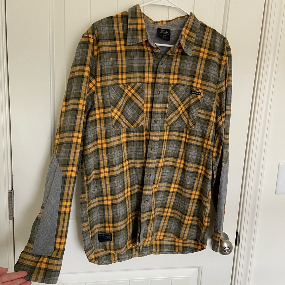 EUC | Oakley men’s plaid flannel — medium‎